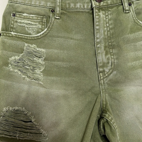 3/$50 NWT BDG shorts army green distressed ripped 30 - Picture 2 of 3